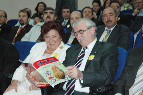 Prof.Dr.Bingür Sönmez ,Bilimsel Tavukçuluk Türkiye Genel Başkanı Prof.Dr.Rüveyde Akbay ile birlikte