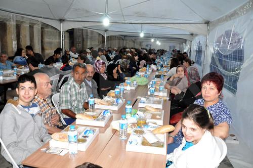 Musevi cemaati Selimiye'nin golgesinde iftar yemegi verdi