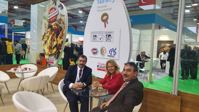 Türk tavuk ürünlerini tüm dünyada tanıtımını üstlenen grubun iki temsilcisi Şahin Özdemir ve İbrahim Afyon