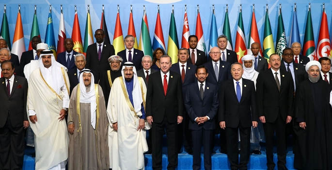 13. İslam Zirvesi Konferansı Zirve Toplantısı İstanbul Kongre Merkezi'nde başladı. Cumhurbaşkanı Recep Tayyip Erdoğan ve zirveye katılan liderler aile fotoğrafı çektirdi. ( Kayhan Özer - Anadolu Ajansı )