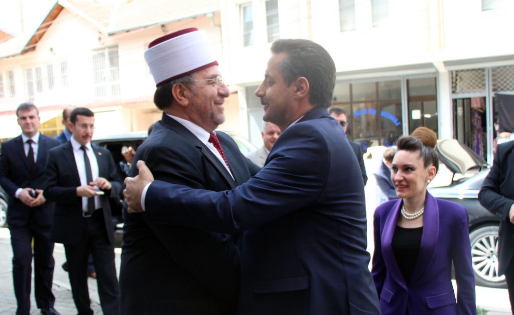 Gıda, Tarım ve Hayvancılık Bakanı Faruk Çelik (sağda), Kosova'nın başkenti Priştine'deki temasları kapsamında Kosova İslam Birliği Başkanı Naim Tırnava (solda) ile bir araya geldi. ( Vedat Abdul - Anadolu Ajansı )