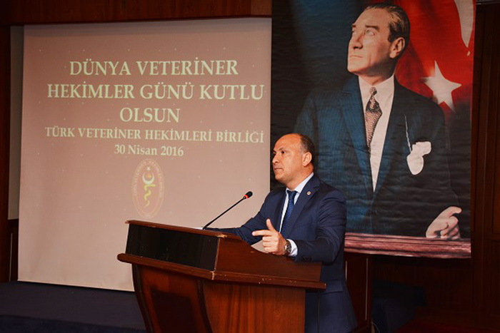 Ankara Üniversitesi Veteriner Fakültesi Dekanı Prof. Dr. H. Oğuz Sarımehmetoğlu