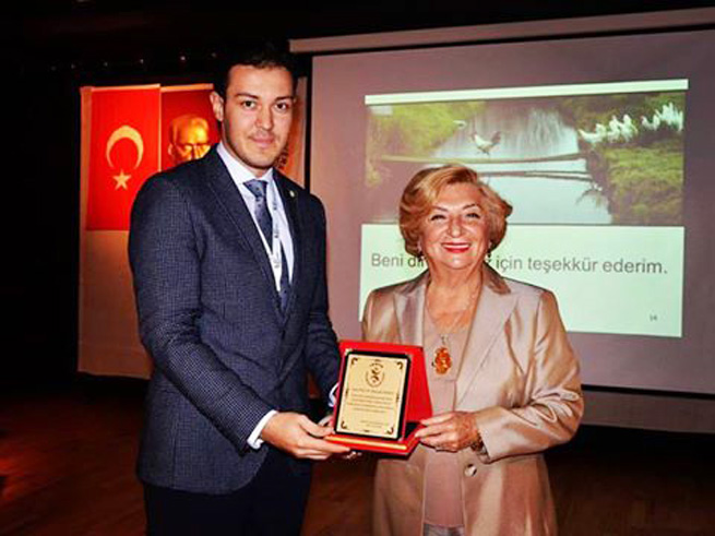 Beyaz et sektörünün ve akademinin değerli isimlerden, dünyaca tanınmış başarılı bir Türk kadını... Prof.Dr.Rüveyde Akbay hocamız ile tanışmaktan, kendisini üniversitemizde ağırlamaktan onur duyduk 