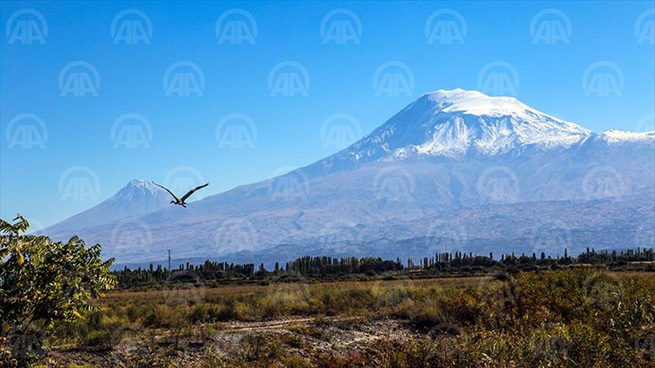 IĞDIR (AA9 - Türkiye'nin İran, Nahçıvan ve Ermenistan sınırında bulunan ve etekleri Ağrı ile Iğdır il sınırlarını kapsayan Ağrı Dağı, zirvesinden dört mevsim eksik olmayan kar ve buzullarla tırmanış sporcularının adeta değişmeyen adresi oluyor. ( Anadolu Ajansı - Melda Altakhan )