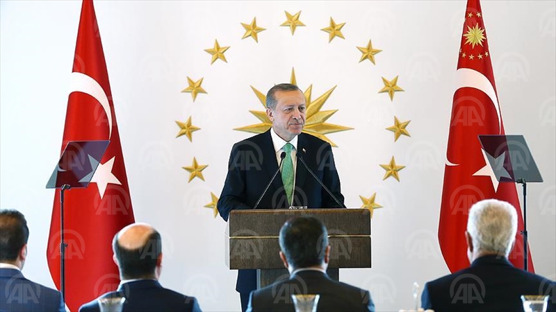 ANKARA (AA) - Cumhurbaşkanı Recep Tayyip Erdoğan, Doğu ve Güneydoğu Anadolu bölgelerinden kanaat önderleri ve sivil toplum kuruluşu (STK) temsilcileri ile toplantıda bir araya geldi. ( Anadolu Ajansı - Enes Kaplan )