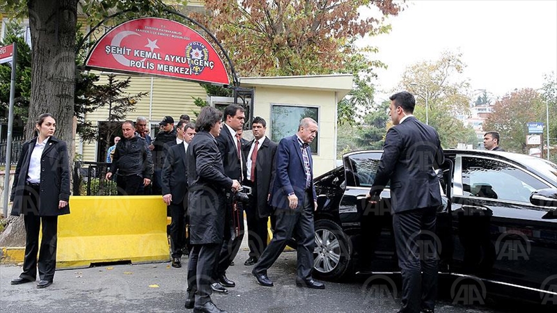 İSTANBUL (AA) - Cumhurbaşkanı Recep Tayyip Erdoğan, Katar Emiri Şeyh Temim bin Hamad Al Sani'yi kabul etmek üzere Kısıklı'daki konutundan, Huber Köşkü'ne gitti. ( Anadolu Ajansı - Hatice Şenses Kurukız )