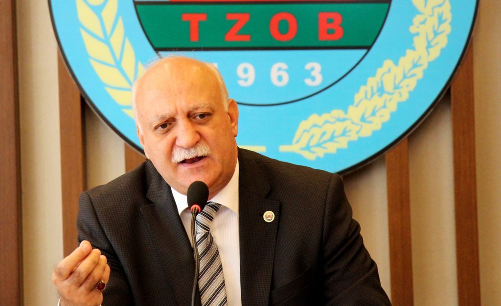 Türkiye Ziraat Odaları Birliği (TZOB) Genel Başkanı Şemsi Bayraktar, kurbanlık fiyatlarıyla ilgili basın toplantısı düzenledi. (Burak Özkan - Anadolu Ajansı)